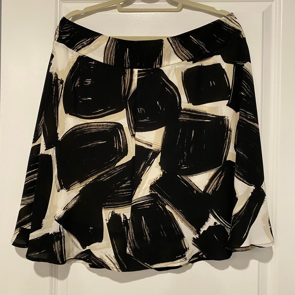 SALE NIC+ZOE NWT skirt with abstract print